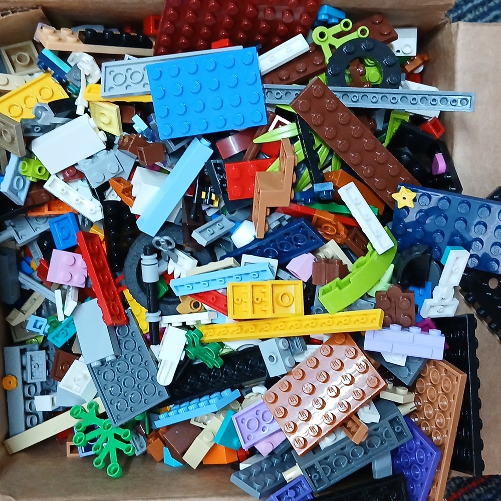 LEGO 4.5 lbs Bricks Technic, Baseplates Mixed Bulk. Assorted LEGOS - Picture 3 of 4